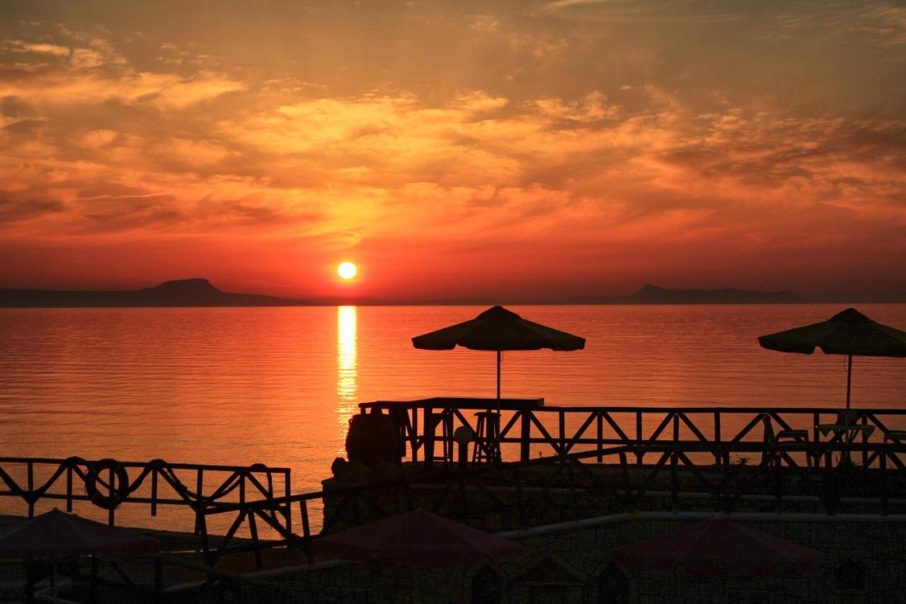 Alkionis Beach Hotel Apartments Sfáka Eksteriør bilde