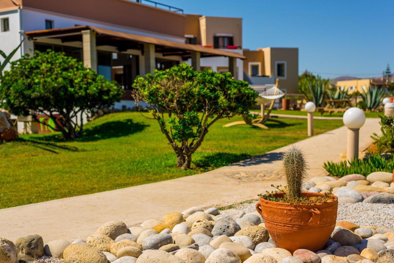 Alkionis Beach Hotel Apartments Sfáka Eksteriør bilde