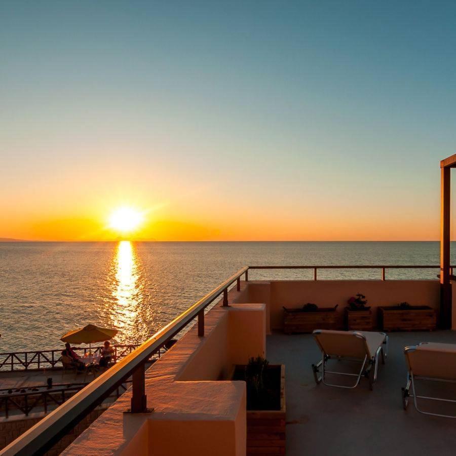 Alkionis Beach Hotel Apartments Sfáka Eksteriør bilde