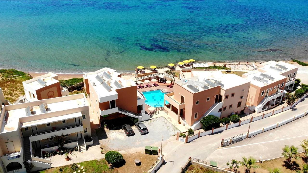 Alkionis Beach Hotel Apartments Sfáka Eksteriør bilde